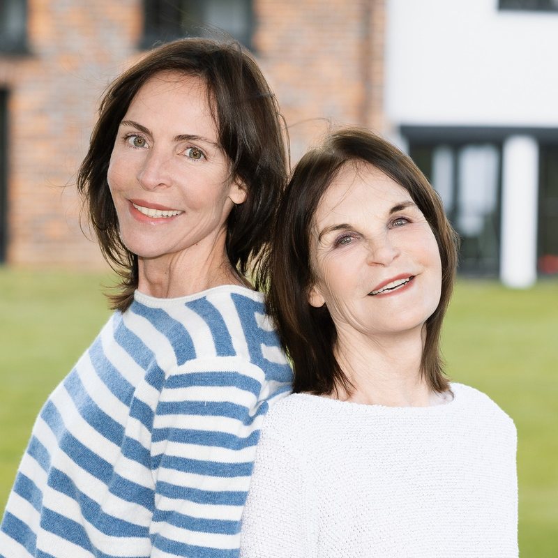 Nicky and Claire, the mother and daughter who founded Twist Teas