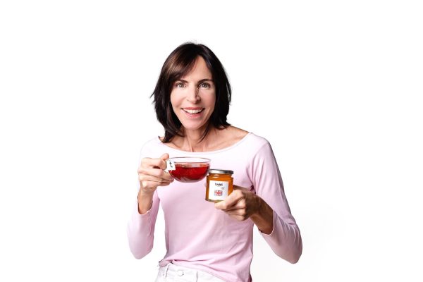 Claire from Twist Teas with a cup of tea and a jar of Pollards Farm honey